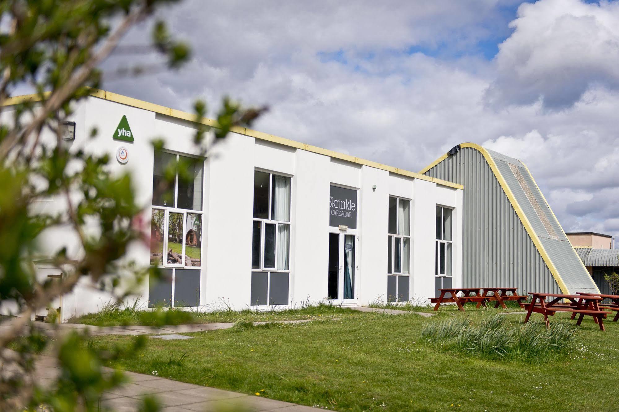Yha Manorbier Hostel Tenby Exterior foto